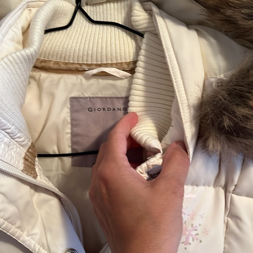 Giordano Long Puffer with Detachable hoodie and Fur trim- Medium - Picture 13 of 15